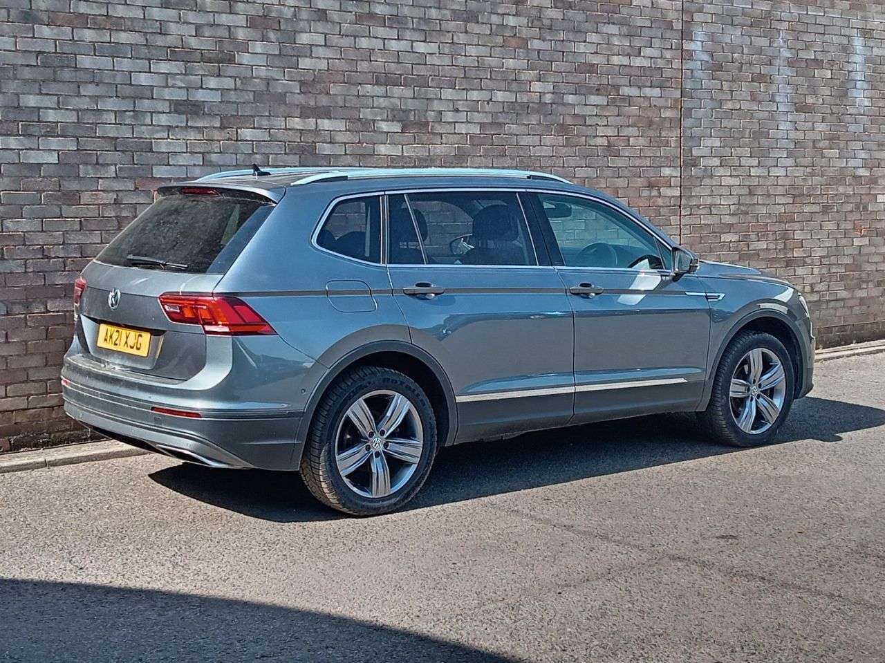 A 2021 VOLKSWAGEN TIGUAN ALLSPACE 2.0 TDI Match SUV 5dr Diesel Manual Euro 6 (s/s) (150 ps) A 2021 VOLKSWAGEN TIGUAN ALLSPACE 2.0 TDI Match SUV 5dr Diesel Manual Euro 6 (s/s) (150 ps)