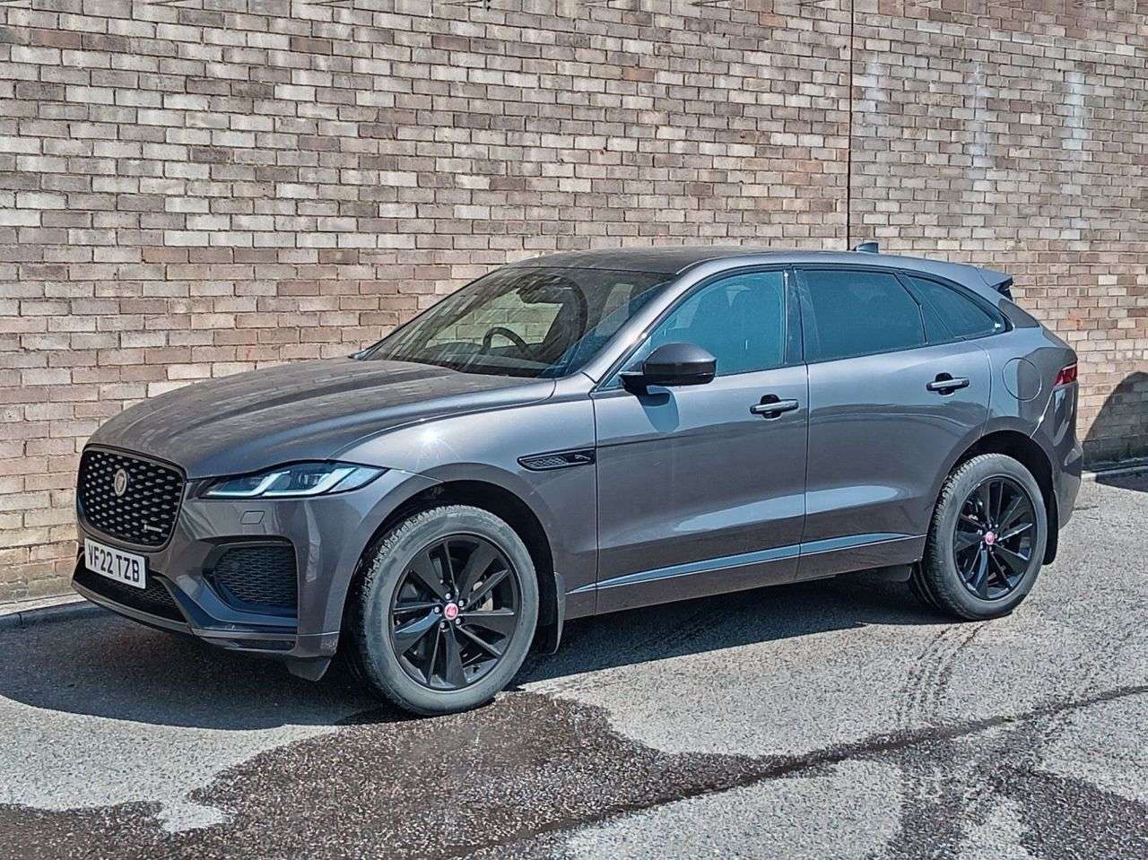 A 2022 JAGUAR F-PACE 2.0 P400e 17.1kWh R-Dynamic SE SUV 5dr Petrol Plug-in Hybrid Auto AWD Euro A 2022 JAGUAR F-PACE 2.0 P400e 17.1kWh R-Dynamic SE SUV 5dr Petrol Plug-in Hybrid Auto AWD Euro