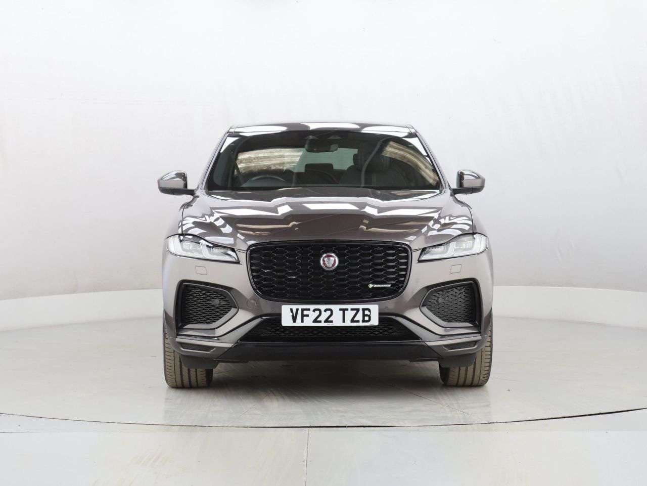 A 2022 JAGUAR F-PACE 2.0 P400e 17.1kWh R-Dynamic SE SUV 5dr Petrol Plug-in Hybrid Auto AWD Euro A 2022 JAGUAR F-PACE 2.0 P400e 17.1kWh R-Dynamic SE SUV 5dr Petrol Plug-in Hybrid Auto AWD Euro