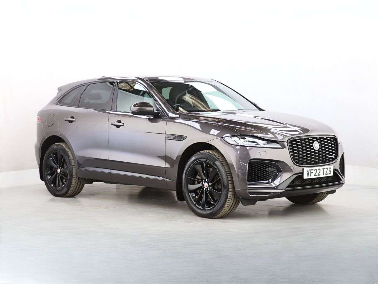 A 2022 JAGUAR F-PACE 2.0 P400e 17.1kWh R-Dynamic SE SUV 5dr Petrol Plug-in Hybrid Auto AWD Euro A 2022 JAGUAR F-PACE 2.0 P400e 17.1kWh R-Dynamic SE SUV 5dr Petrol Plug-in Hybrid Auto AWD Euro