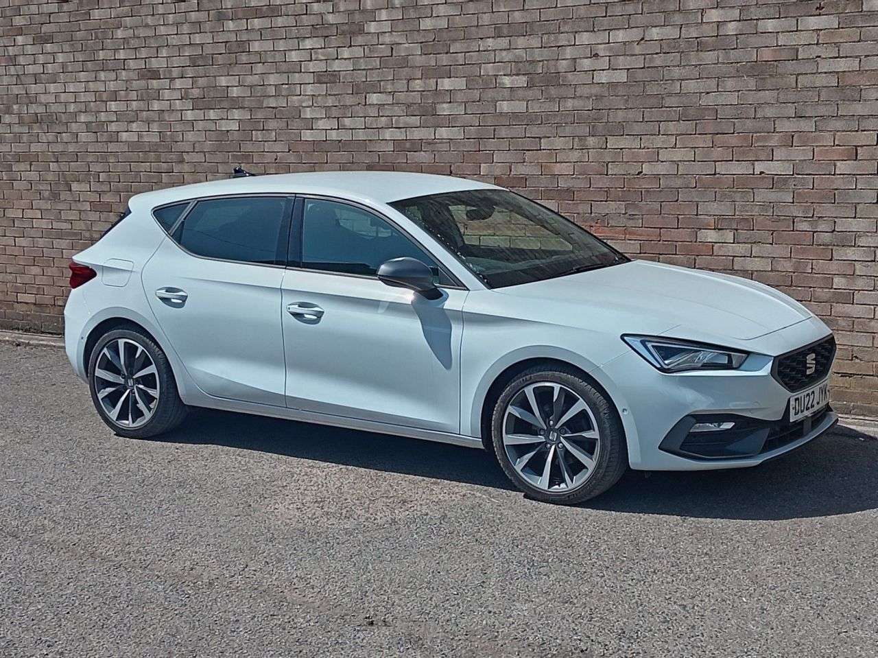 A 2022 SEAT LEON 1.5 TSI EVO FR Sport Hatchback 5dr Petrol Manual Euro 6 (s/s) (150 ps) A 2022 SEAT LEON 1.5 TSI EVO FR Sport Hatchback 5dr Petrol Manual Euro 6 (s/s) (150 ps)