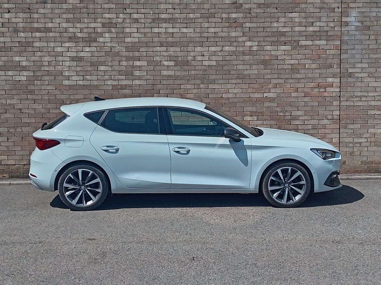 A 2022 SEAT LEON 1.5 TSI EVO FR Sport Hatchback 5dr Petrol Manual Euro 6 (s/s) (150 ps) A 2022 SEAT LEON 1.5 TSI EVO FR Sport Hatchback 5dr Petrol Manual Euro 6 (s/s) (150 ps)