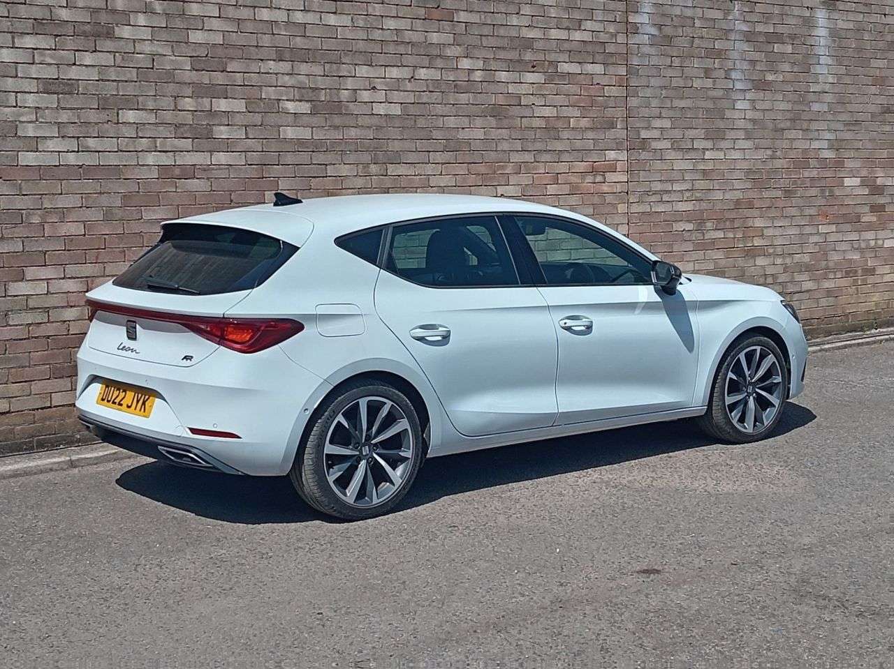 A 2022 SEAT LEON 1.5 TSI EVO FR Sport Hatchback 5dr Petrol Manual Euro 6 (s/s) (150 ps) A 2022 SEAT LEON 1.5 TSI EVO FR Sport Hatchback 5dr Petrol Manual Euro 6 (s/s) (150 ps)