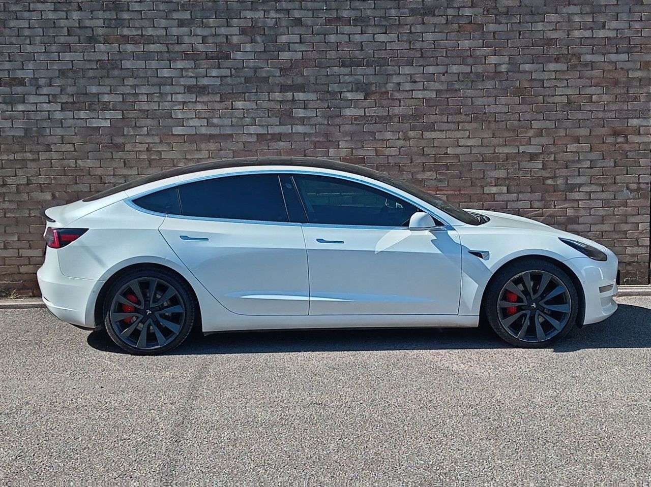 A 2020 TESLA MODEL 3 (Dual Motor) Performance Saloon 4dr Electric Auto 4WDE (Performance Upgrade A 2020 TESLA MODEL 3 (Dual Motor) Performance Saloon 4dr Electric Auto 4WDE (Performance Upgrade