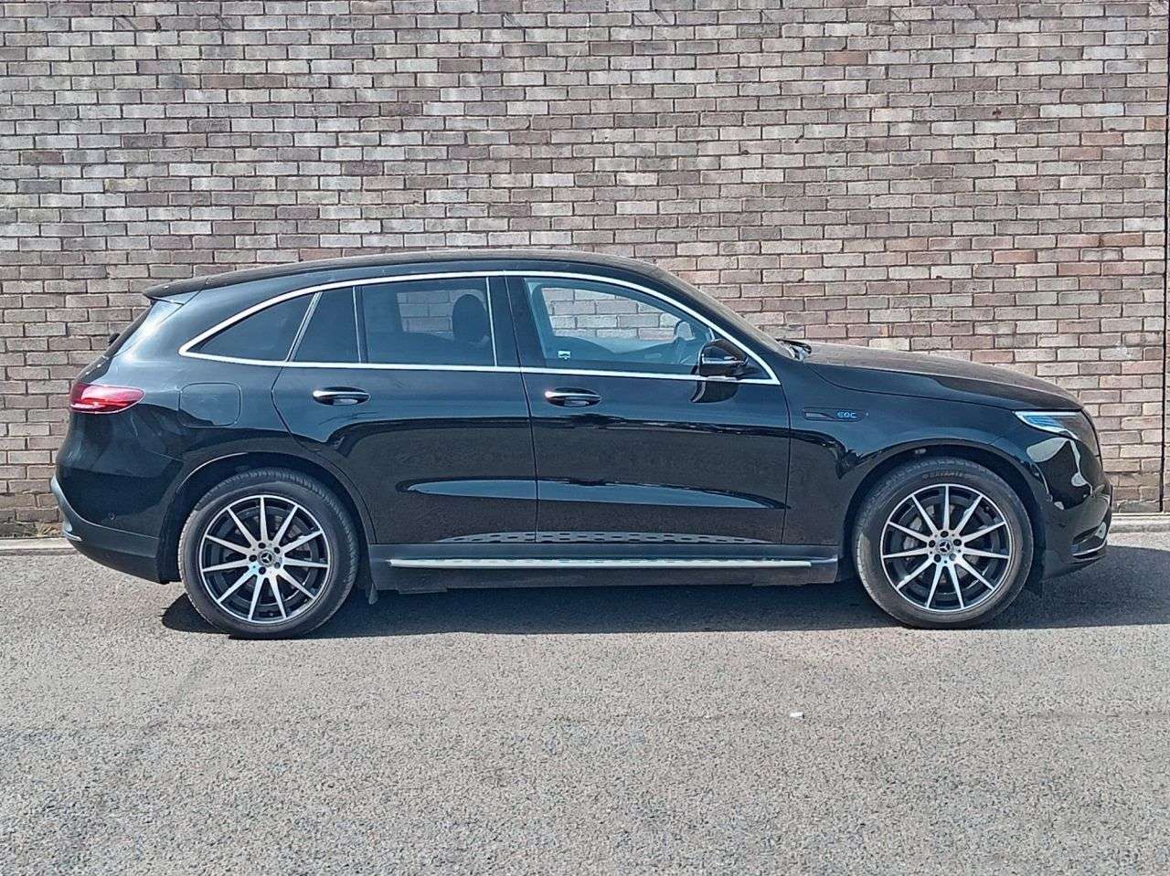 A 2020 MERCEDES-BENZ EQC EQC 400 80kWh AMG Line SUV 5dr Electric Auto 4MATIC (408 ps) A 2020 MERCEDES-BENZ EQC EQC 400 80kWh AMG Line SUV 5dr Electric Auto 4MATIC (408 ps)