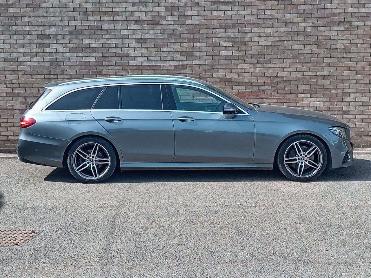 A 2019 MERCEDES-BENZ E CLASS 2.0 E220d AMG Line Estate 5dr Diesel G-Tronic+ Euro 6 (s/s) (194 ps) A 2019 MERCEDES-BENZ E CLASS 2.0 E220d AMG Line Estate 5dr Diesel G-Tronic+ Euro 6 (s/s) (194 ps)