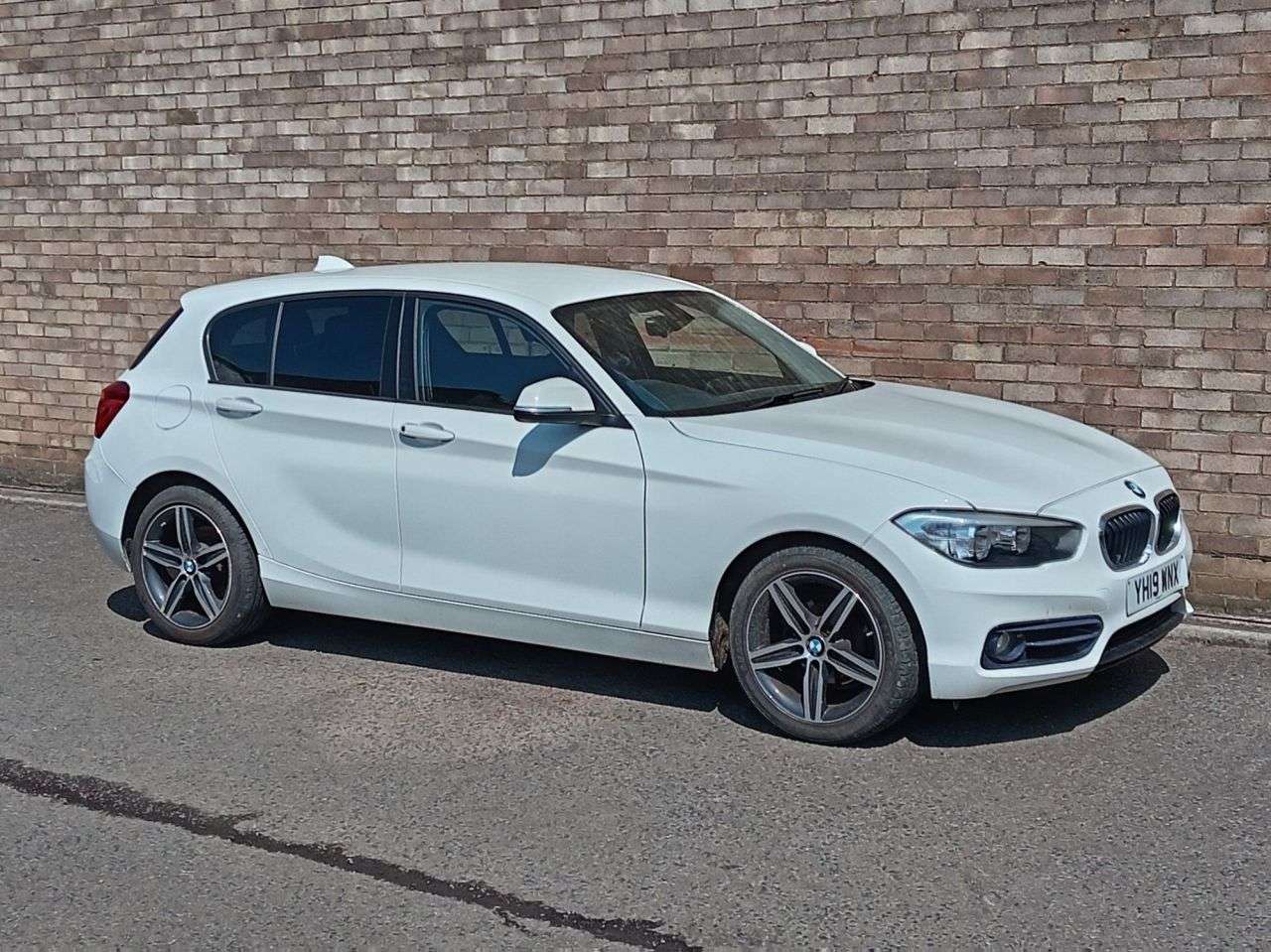 A 2019 BMW 1 SERIES 1.5 118i Sport Hatchback 5dr Petrol Manual Euro 6 (s/s) (136 ps) A 2019 BMW 1 SERIES 1.5 118i Sport Hatchback 5dr Petrol Manual Euro 6 (s/s) (136 ps)