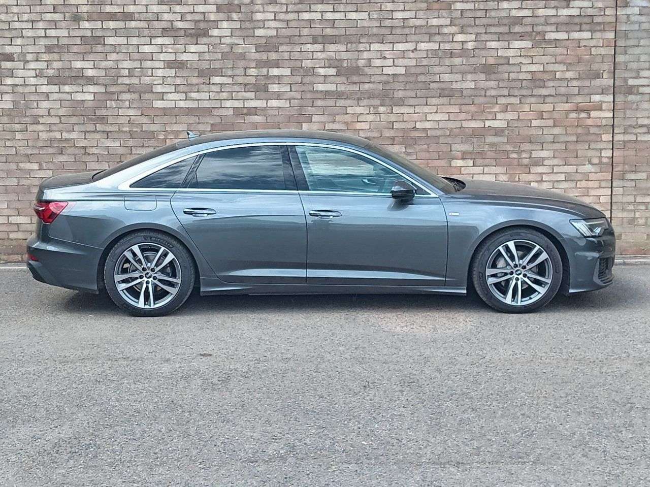 A 2021 AUDI A6 SALOON 2.0 TFSI 40 S line Saloon 4dr Petrol S Tronic Euro 6 (s/s) (204 ps) A 2021 AUDI A6 SALOON 2.0 TFSI 40 S line Saloon 4dr Petrol S Tronic Euro 6 (s/s) (204 ps)