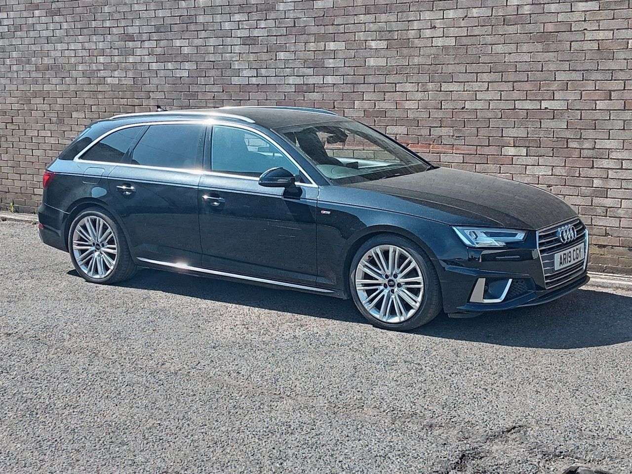 A 2019 AUDI A4 AVANT 2.0 TFSI 35 S line Estate 5dr Petrol S Tronic Euro 6 (s/s) (150 ps) A 2019 AUDI A4 AVANT 2.0 TFSI 35 S line Estate 5dr Petrol S Tronic Euro 6 (s/s) (150 ps)