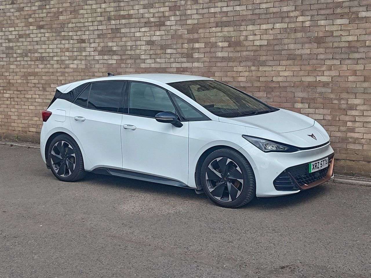 A 2022 CUPRA BORN 58kWh V2 Hatchback 5dr Electric Auto (204 ps) A 2022 CUPRA BORN 58kWh V2 Hatchback 5dr Electric Auto (204 ps)