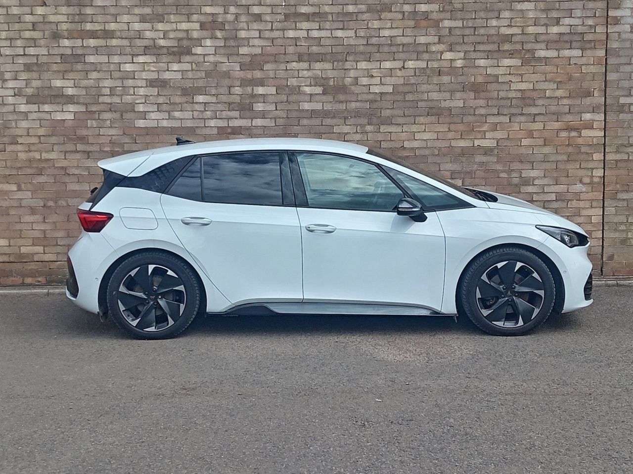 A 2022 CUPRA BORN 58kWh V2 Hatchback 5dr Electric Auto (204 ps) A 2022 CUPRA BORN 58kWh V2 Hatchback 5dr Electric Auto (204 ps)