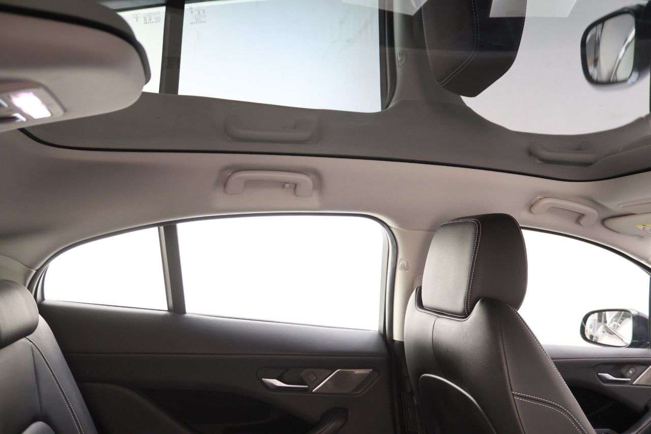 A 2022 JAGUAR I-PACE 400 90kWh SE SUV 5dr Electric Auto 4WD (400 ps) A 2022 JAGUAR I-PACE 400 90kWh SE SUV 5dr Electric Auto 4WD (400 ps)