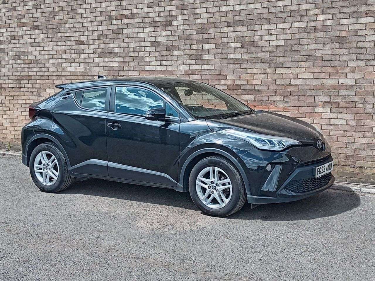 A 2023 TOYOTA C-HR 1.8 VVT-h GPF Icon SUV 5dr Petrol Hybrid CVT Euro 6 (s/s) (122 ps) A 2023 TOYOTA C-HR 1.8 VVT-h GPF Icon SUV 5dr Petrol Hybrid CVT Euro 6 (s/s) (122 ps)