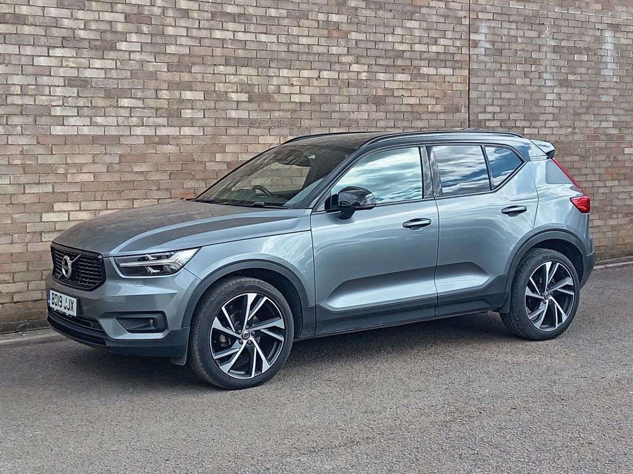 A 2019 VOLVO XC40 2.0 D3 R-Design Pro SUV 5dr Diesel Manual Euro 6 (s/s) (150 ps) A 2019 VOLVO XC40 2.0 D3 R-Design Pro SUV 5dr Diesel Manual Euro 6 (s/s) (150 ps)