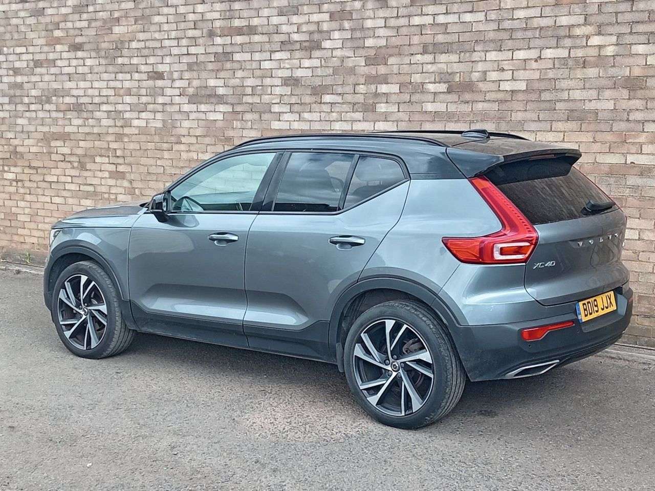 A 2019 VOLVO XC40 2.0 D3 R-Design Pro SUV 5dr Diesel Manual Euro 6 (s/s) (150 ps) A 2019 VOLVO XC40 2.0 D3 R-Design Pro SUV 5dr Diesel Manual Euro 6 (s/s) (150 ps)