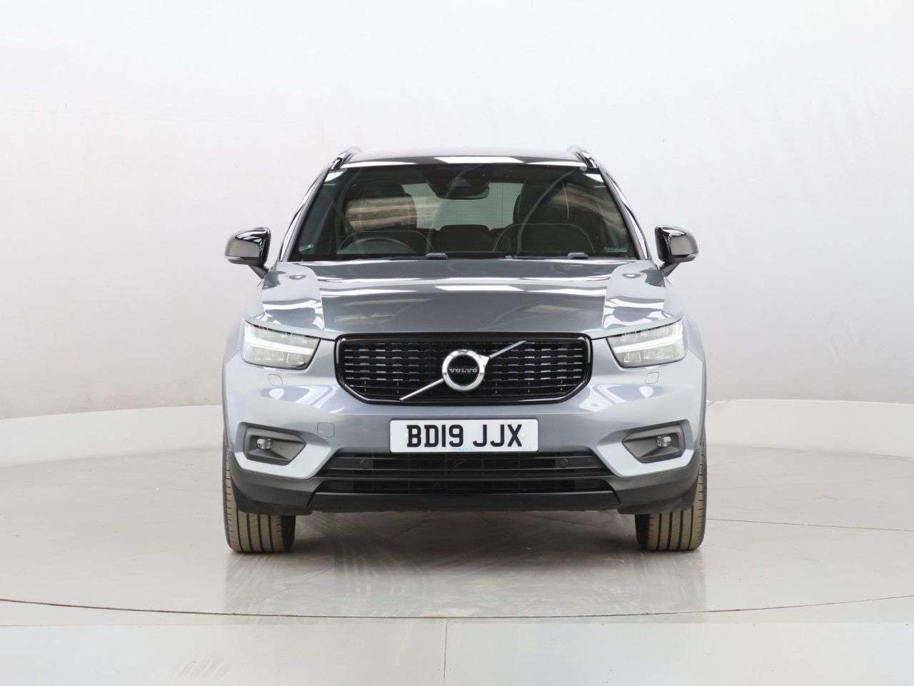 A 2019 VOLVO XC40 2.0 D3 R-Design Pro SUV 5dr Diesel Manual Euro 6 (s/s) (150 ps) A 2019 VOLVO XC40 2.0 D3 R-Design Pro SUV 5dr Diesel Manual Euro 6 (s/s) (150 ps)