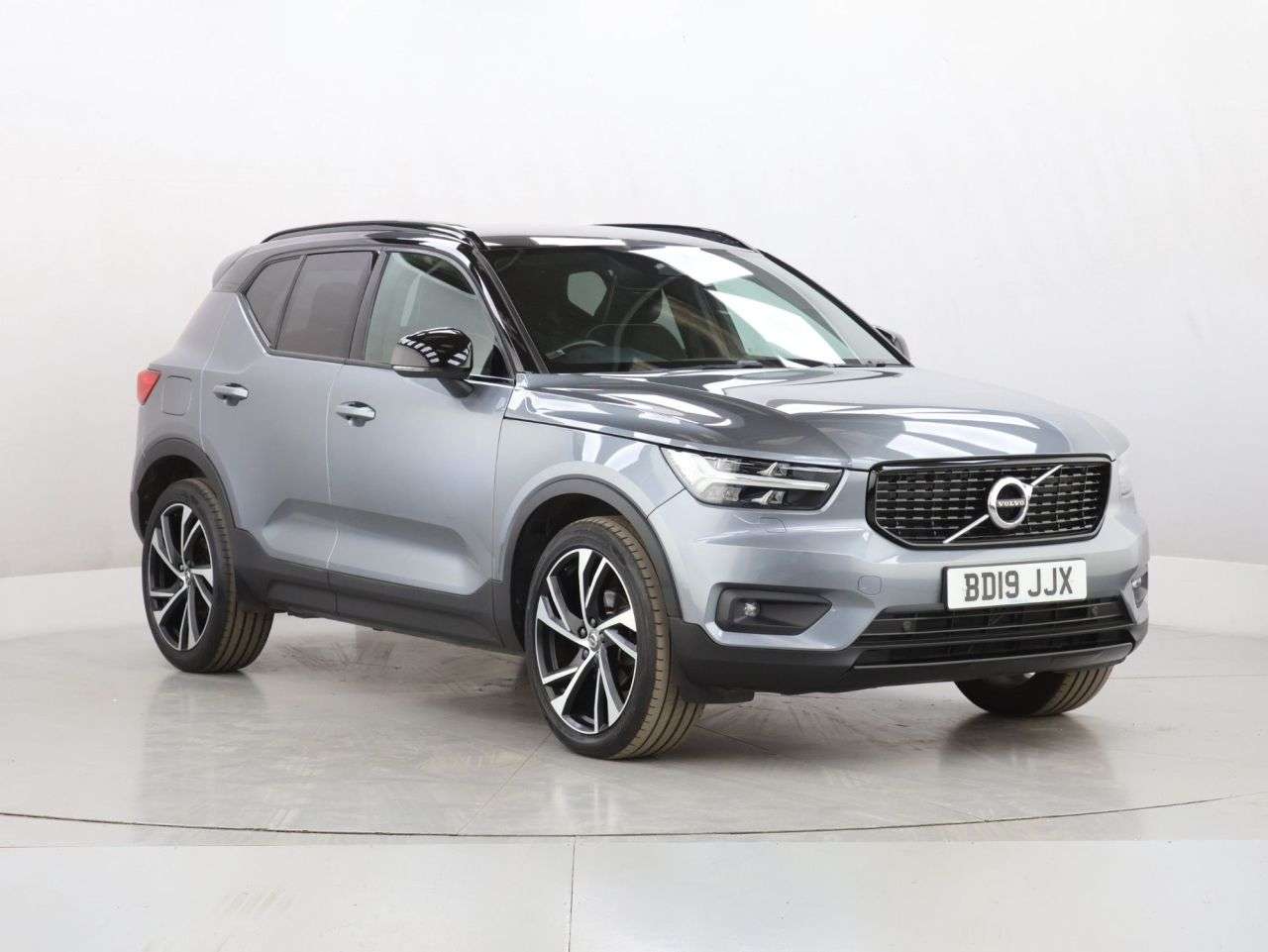 A 2019 VOLVO XC40 2.0 D3 R-Design Pro SUV 5dr Diesel Manual Euro 6 (s/s) (150 ps) A 2019 VOLVO XC40 2.0 D3 R-Design Pro SUV 5dr Diesel Manual Euro 6 (s/s) (150 ps)