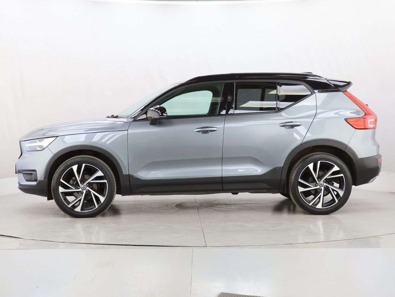2019 VOLVO XC40 2019 VOLVO XC40