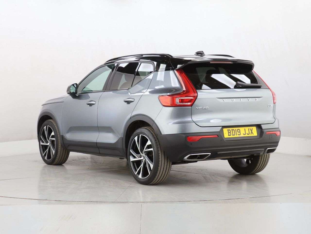 2019 VOLVO XC40 2019 VOLVO XC40