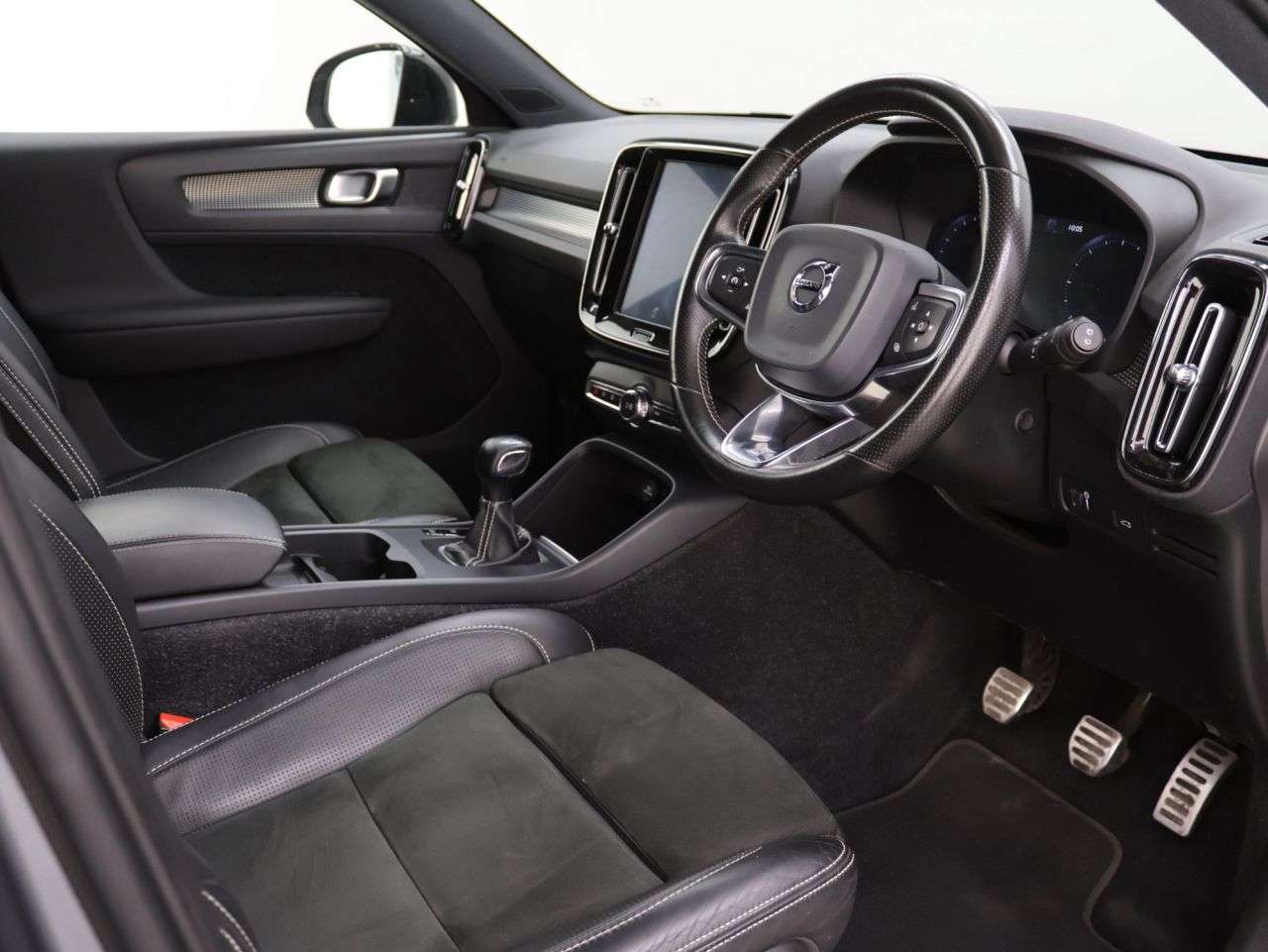 2019 VOLVO XC40 2019 VOLVO XC40