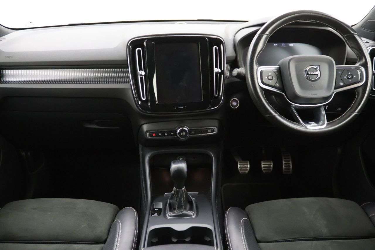2019 VOLVO XC40 2019 VOLVO XC40