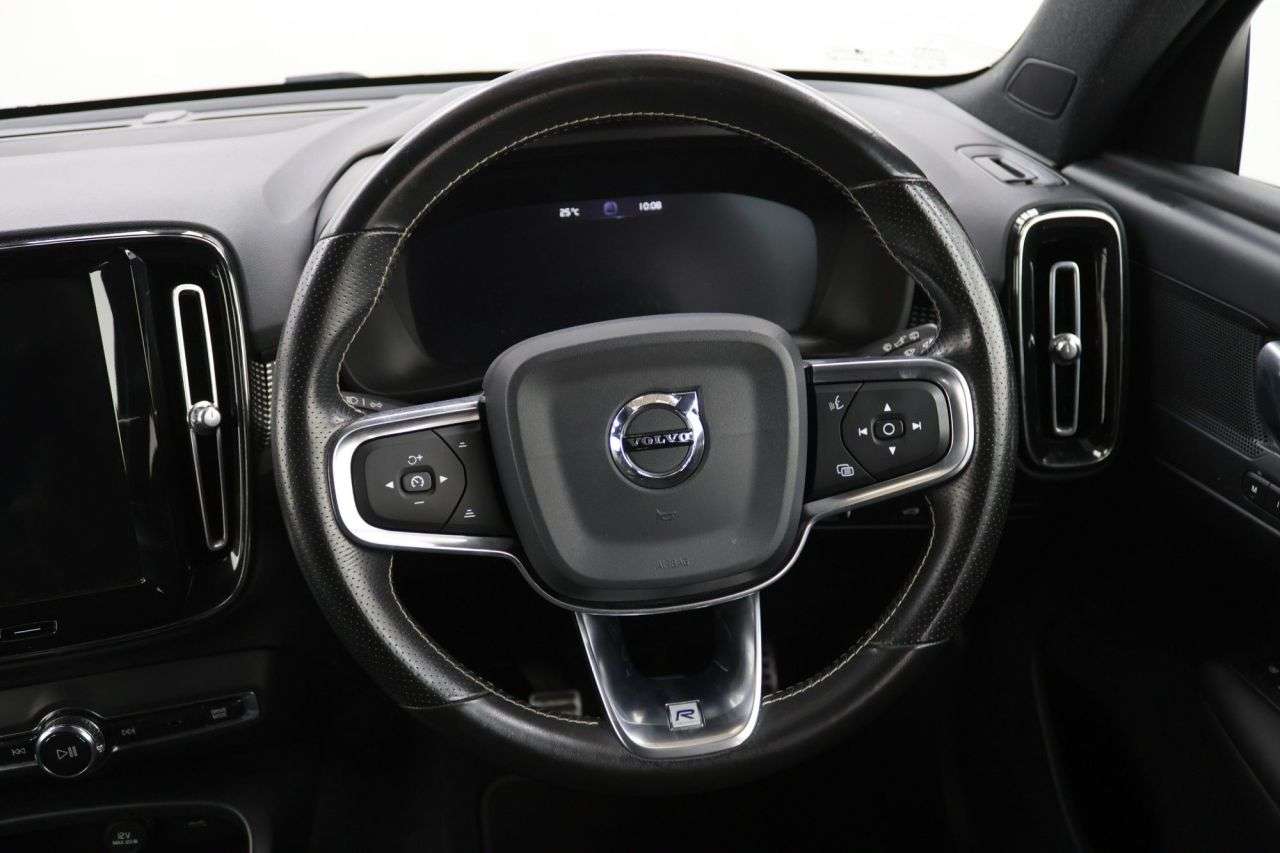 2019 VOLVO XC40 2019 VOLVO XC40