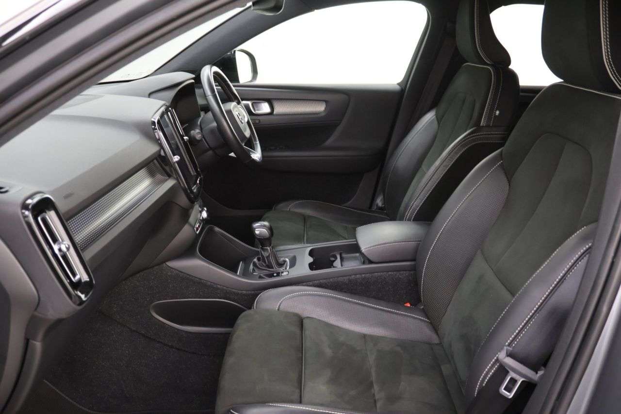 2019 VOLVO XC40 2019 VOLVO XC40