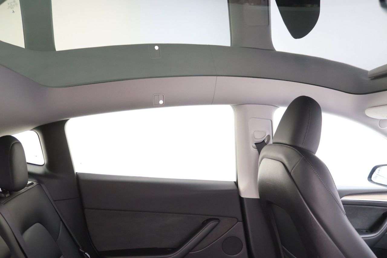 A 2023 TESLA MODEL Y SUV 5dr Electric Auto RWD (346 ps) A 2023 TESLA MODEL Y SUV 5dr Electric Auto RWD (346 ps)