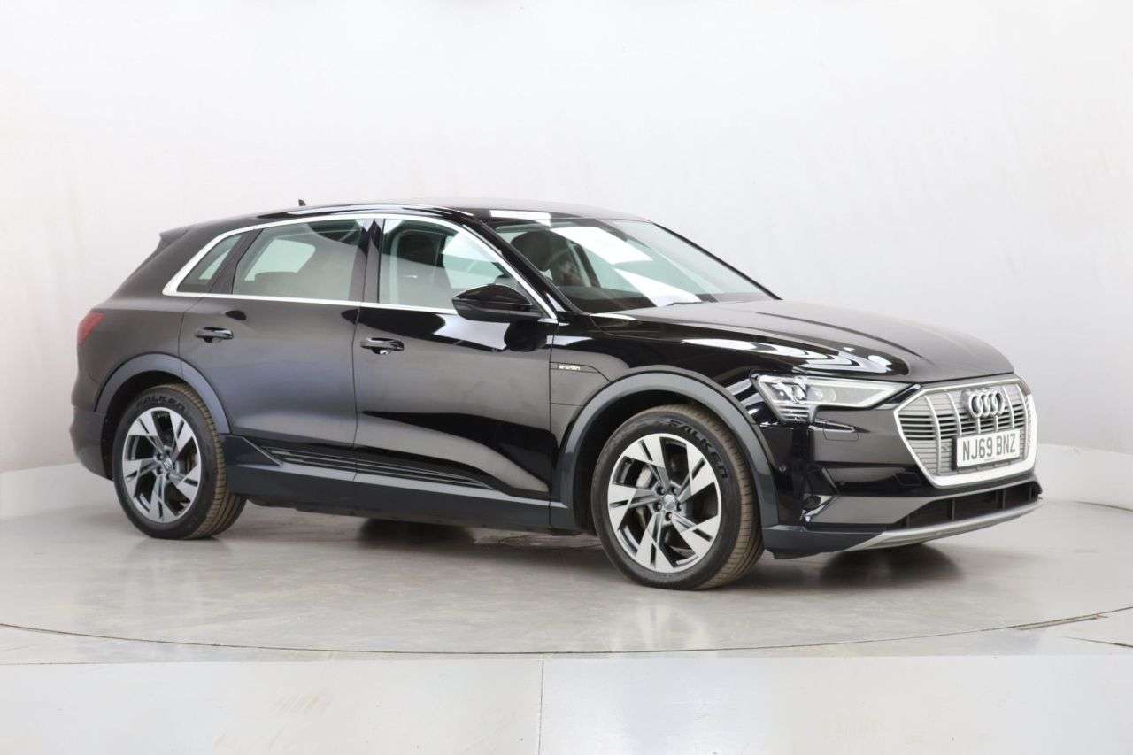 A 2019 AUDI E-TRON 55 SUV 5dr Electric Auto quattro 95kWh (408 ps) A 2019 AUDI E-TRON 55 SUV 5dr Electric Auto quattro 95kWh (408 ps)