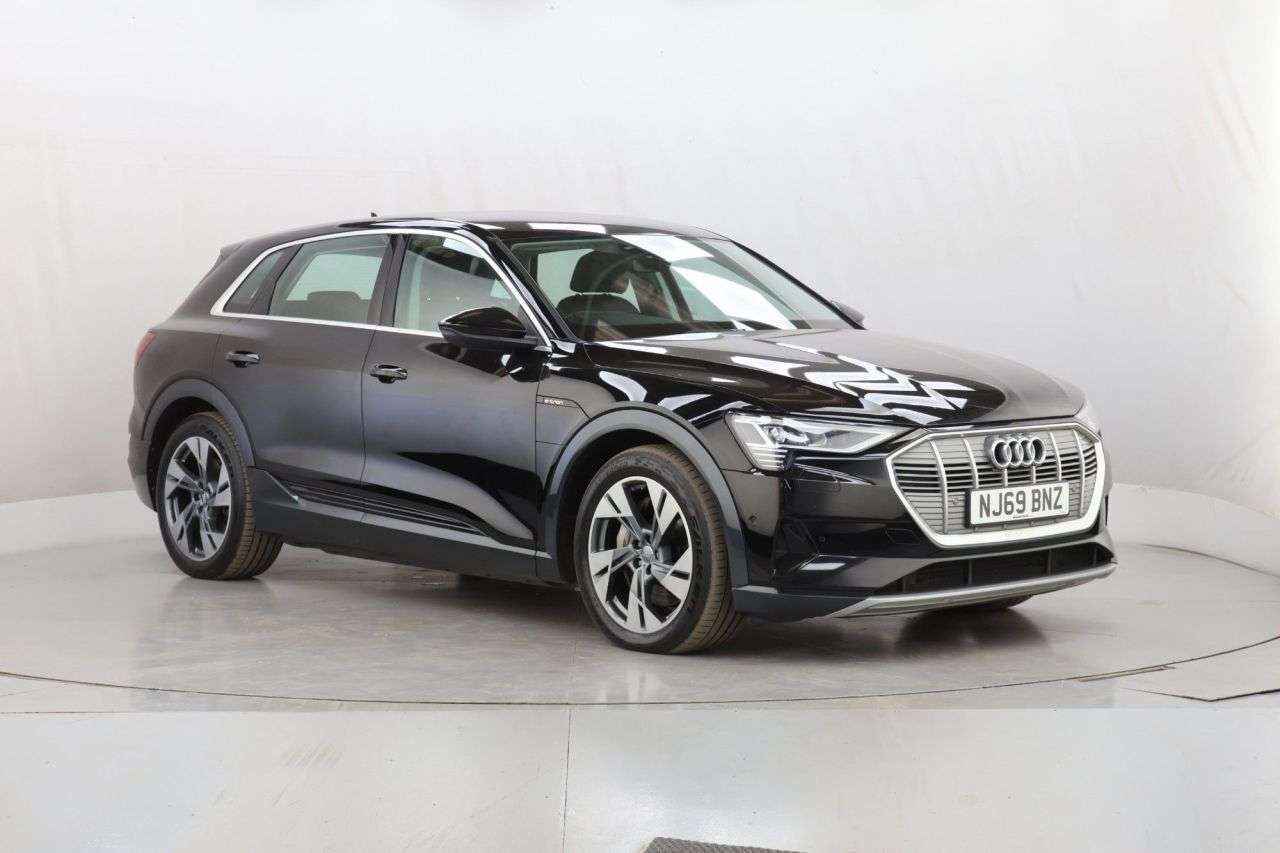 A 2019 AUDI E-TRON 55 SUV 5dr Electric Auto quattro 95kWh (408 ps) A 2019 AUDI E-TRON 55 SUV 5dr Electric Auto quattro 95kWh (408 ps)