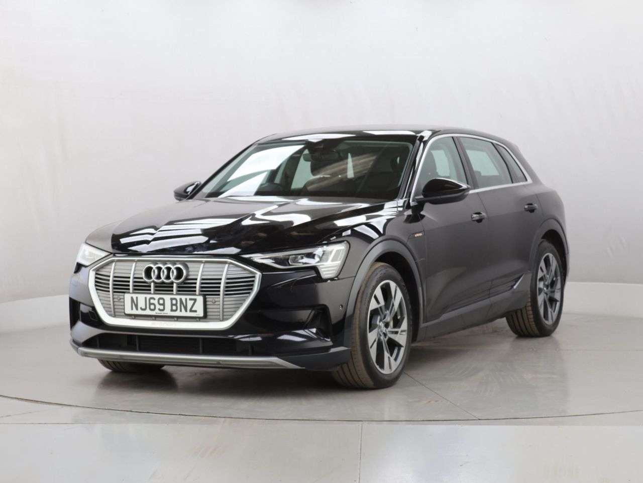 A 2019 AUDI E-TRON 55 SUV 5dr Electric Auto quattro 95kWh (408 ps) A 2019 AUDI E-TRON 55 SUV 5dr Electric Auto quattro 95kWh (408 ps)