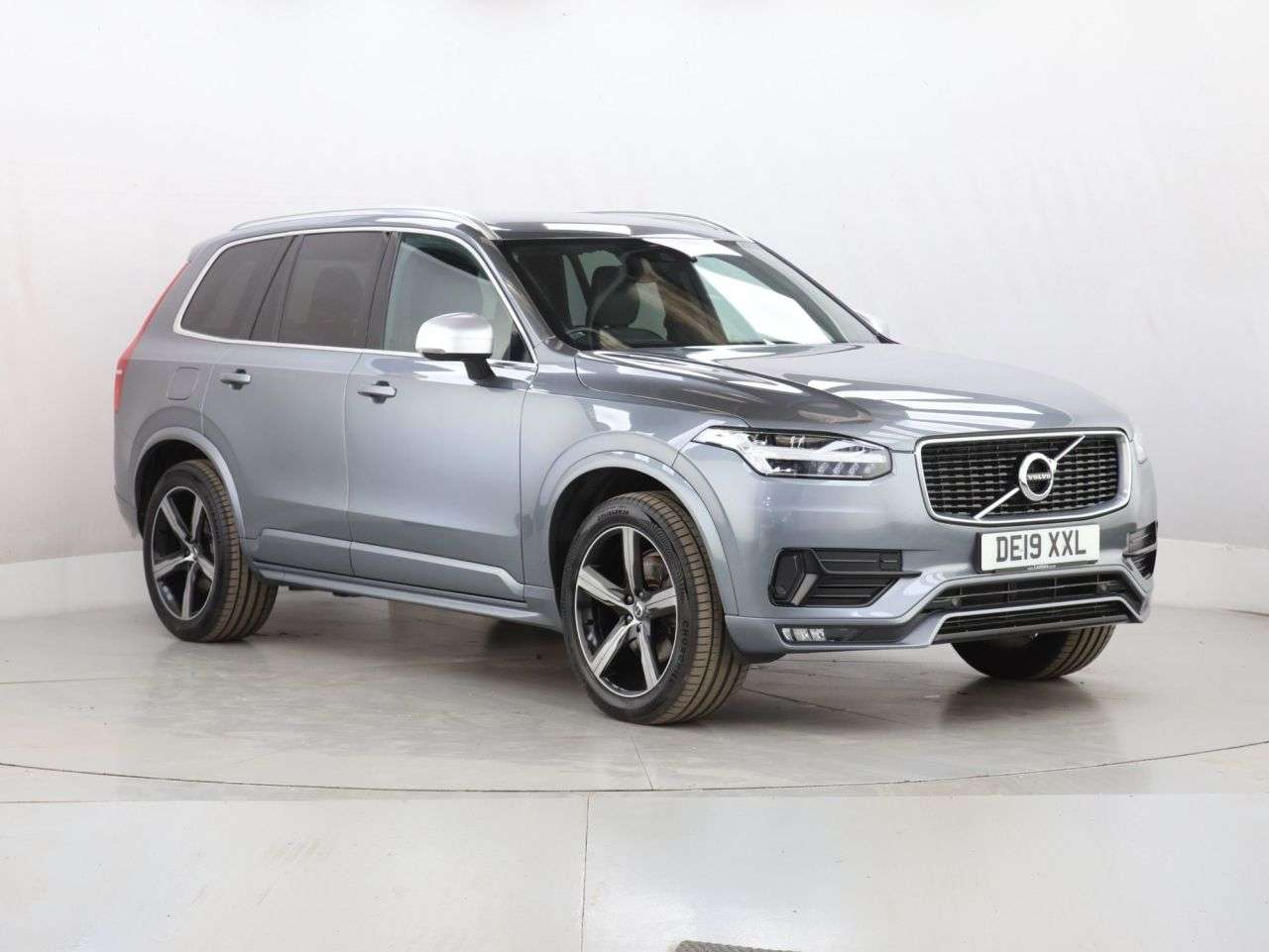A 2019 VOLVO XC90 2.0 D5 PowerPulse R-Design SUV 5dr Diesel Auto 4WD Euro 6 (s/s) (235 ps) A 2019 VOLVO XC90 2.0 D5 PowerPulse R-Design SUV 5dr Diesel Auto 4WD Euro 6 (s/s) (235 ps)