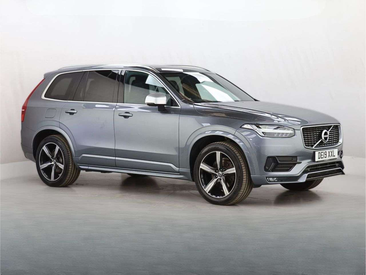 A 2019 VOLVO XC90 2.0 D5 PowerPulse R-Design SUV 5dr Diesel Auto 4WD Euro 6 (s/s) (235 ps) A 2019 VOLVO XC90 2.0 D5 PowerPulse R-Design SUV 5dr Diesel Auto 4WD Euro 6 (s/s) (235 ps)