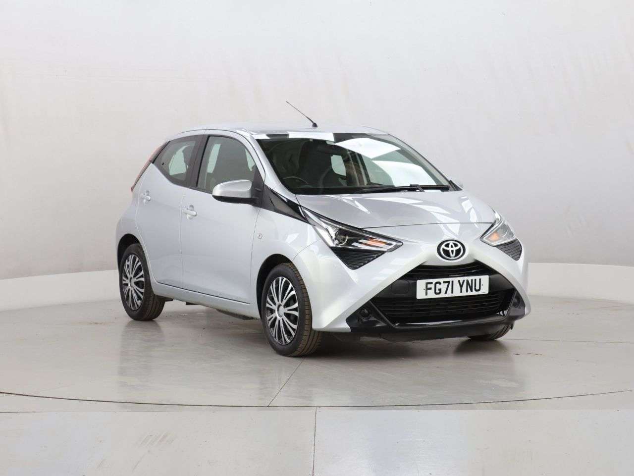 A 2021 TOYOTA AYGO 1.0 VVT-i x-play Hatchback 5dr Petrol Manual Euro 6 (s/s) (71 ps) A 2021 TOYOTA AYGO 1.0 VVT-i x-play Hatchback 5dr Petrol Manual Euro 6 (s/s) (71 ps)