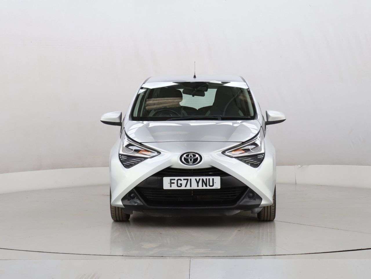 A 2021 TOYOTA AYGO 1.0 VVT-i x-play Hatchback 5dr Petrol Manual Euro 6 (s/s) (71 ps) A 2021 TOYOTA AYGO 1.0 VVT-i x-play Hatchback 5dr Petrol Manual Euro 6 (s/s) (71 ps)