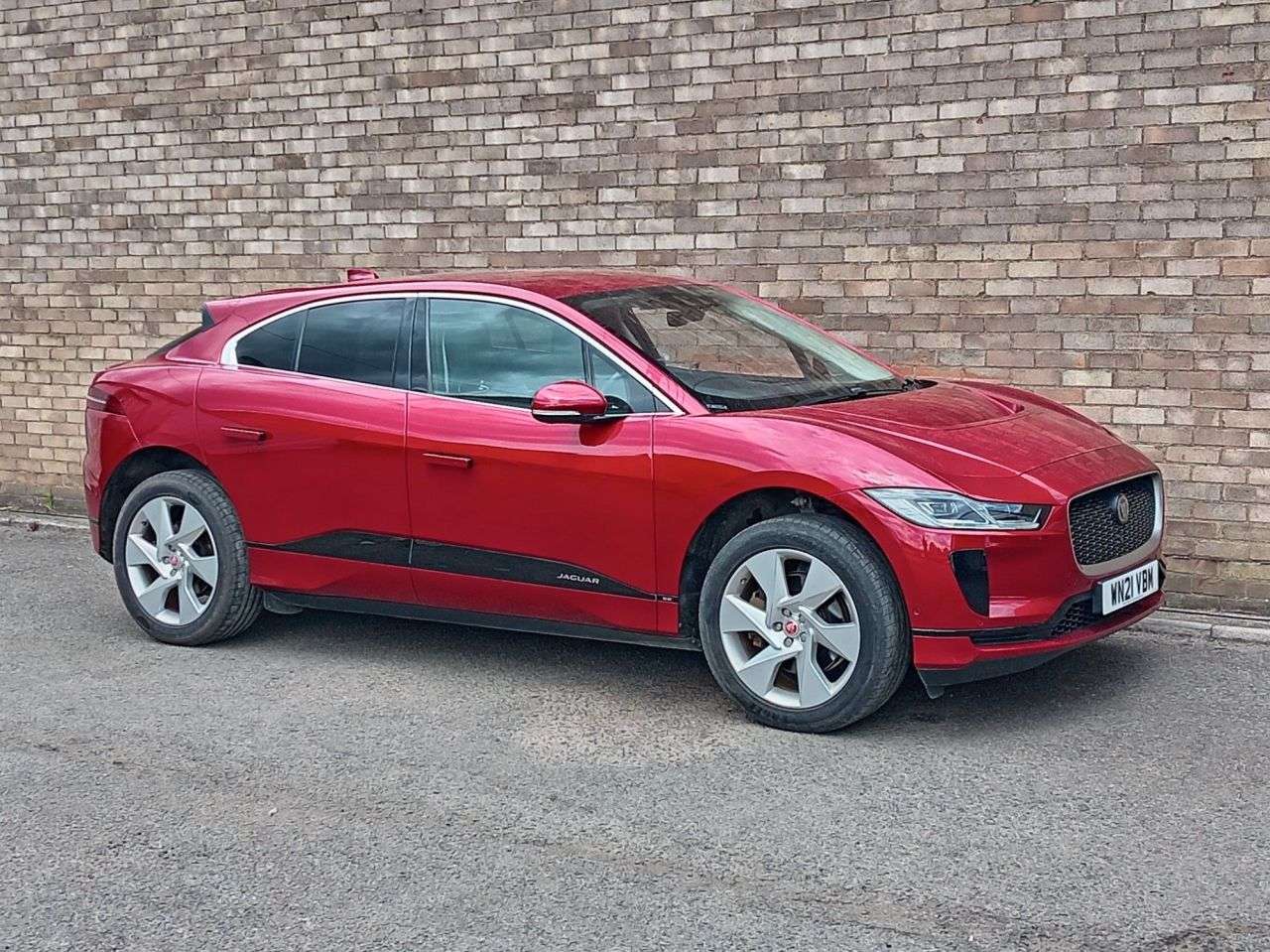 A 2021 JAGUAR I-PACE 400 90kWh SE SUV 5dr Electric Auto 4WD (400 ps) A 2021 JAGUAR I-PACE 400 90kWh SE SUV 5dr Electric Auto 4WD (400 ps)