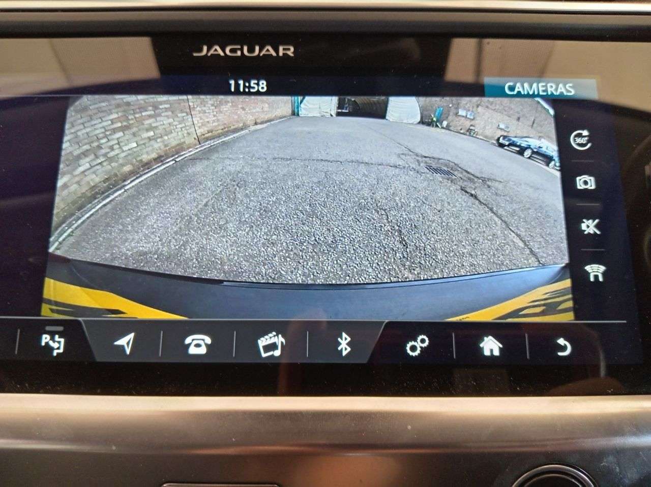 A 2021 JAGUAR I-PACE 400 90kWh SE SUV 5dr Electric Auto 4WD (400 ps) A 2021 JAGUAR I-PACE 400 90kWh SE SUV 5dr Electric Auto 4WD (400 ps)
