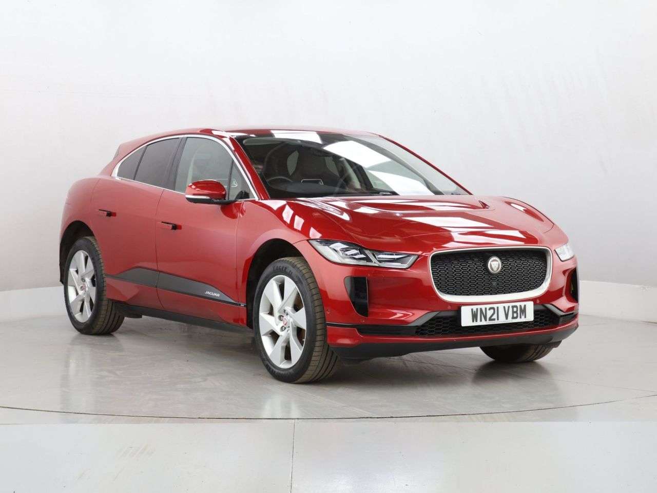 A 2021 JAGUAR I-PACE 400 90kWh SE SUV 5dr Electric Auto 4WD (400 ps) A 2021 JAGUAR I-PACE 400 90kWh SE SUV 5dr Electric Auto 4WD (400 ps)