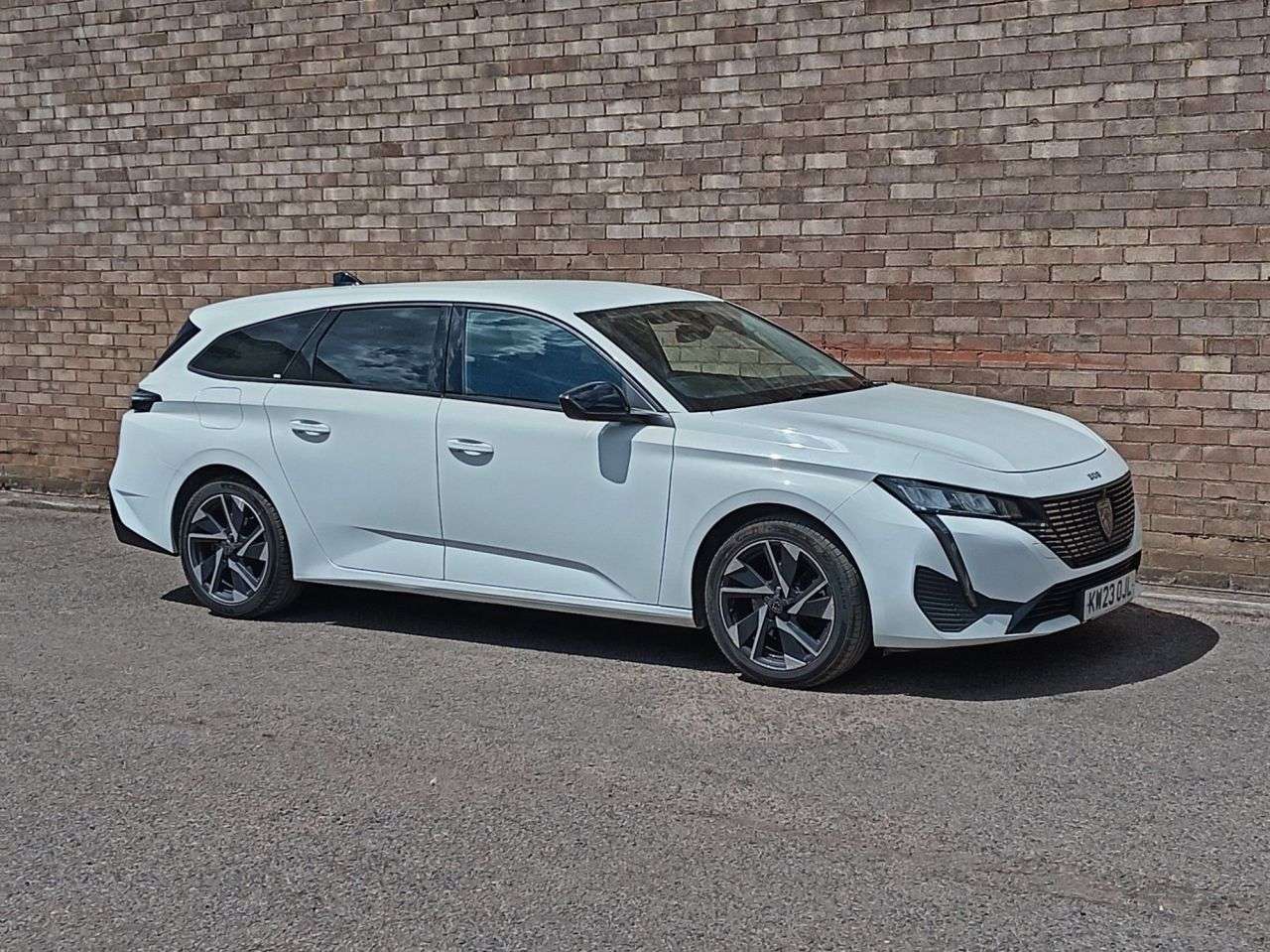 A 2023 PEUGEOT 308 SW 1.2 PureTech Allure Premium Estate 5dr Petrol EAT Euro 6 (s/s) (130 ps) A 2023 PEUGEOT 308 SW 1.2 PureTech Allure Premium Estate 5dr Petrol EAT Euro 6 (s/s) (130 ps)