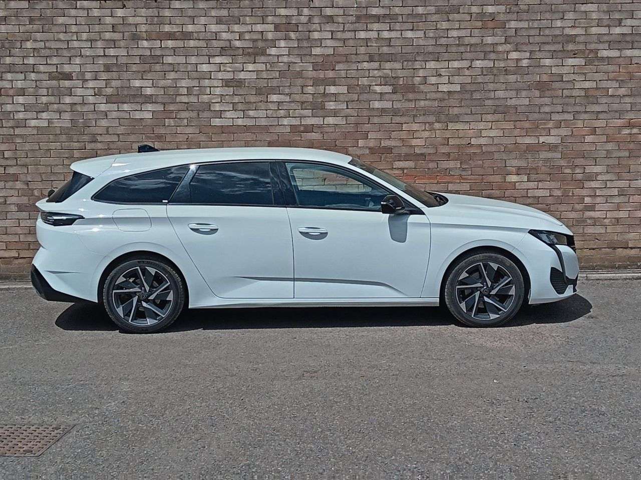 A 2023 PEUGEOT 308 SW 1.2 PureTech Allure Premium Estate 5dr Petrol EAT Euro 6 (s/s) (130 ps) A 2023 PEUGEOT 308 SW 1.2 PureTech Allure Premium Estate 5dr Petrol EAT Euro 6 (s/s) (130 ps)