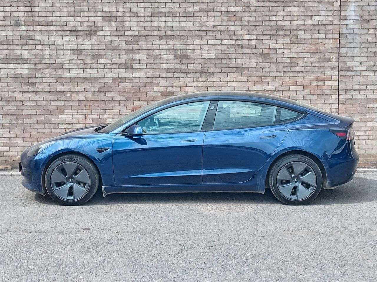 A 2022 TESLA MODEL 3 Standard Range Plus Saloon 4dr Electric Auto RWD (241 bhp) A 2022 TESLA MODEL 3 Standard Range Plus Saloon 4dr Electric Auto RWD (241 bhp)