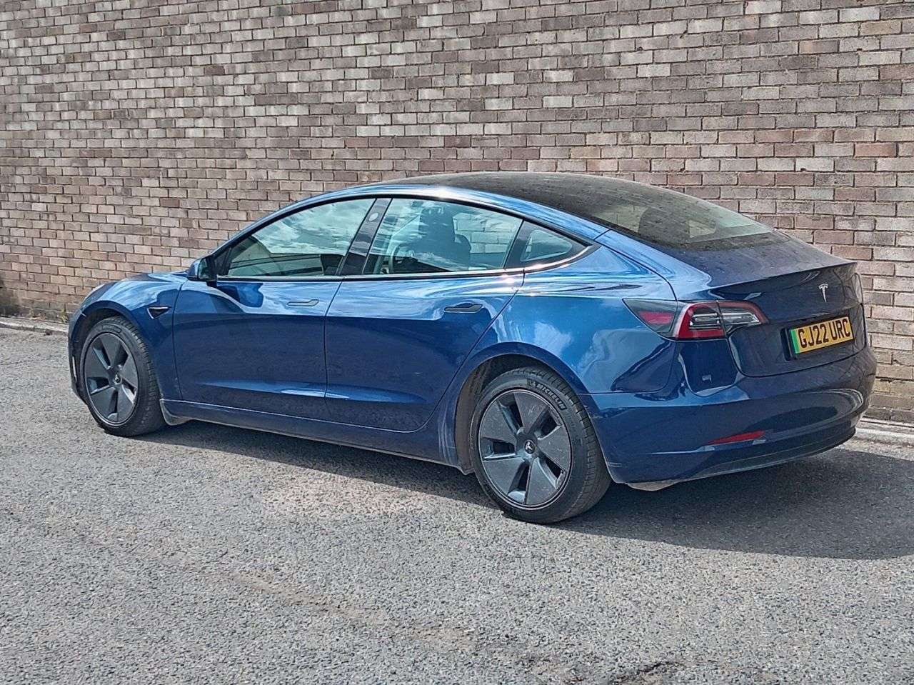 A 2022 TESLA MODEL 3 Standard Range Plus Saloon 4dr Electric Auto RWD (241 bhp) A 2022 TESLA MODEL 3 Standard Range Plus Saloon 4dr Electric Auto RWD (241 bhp)