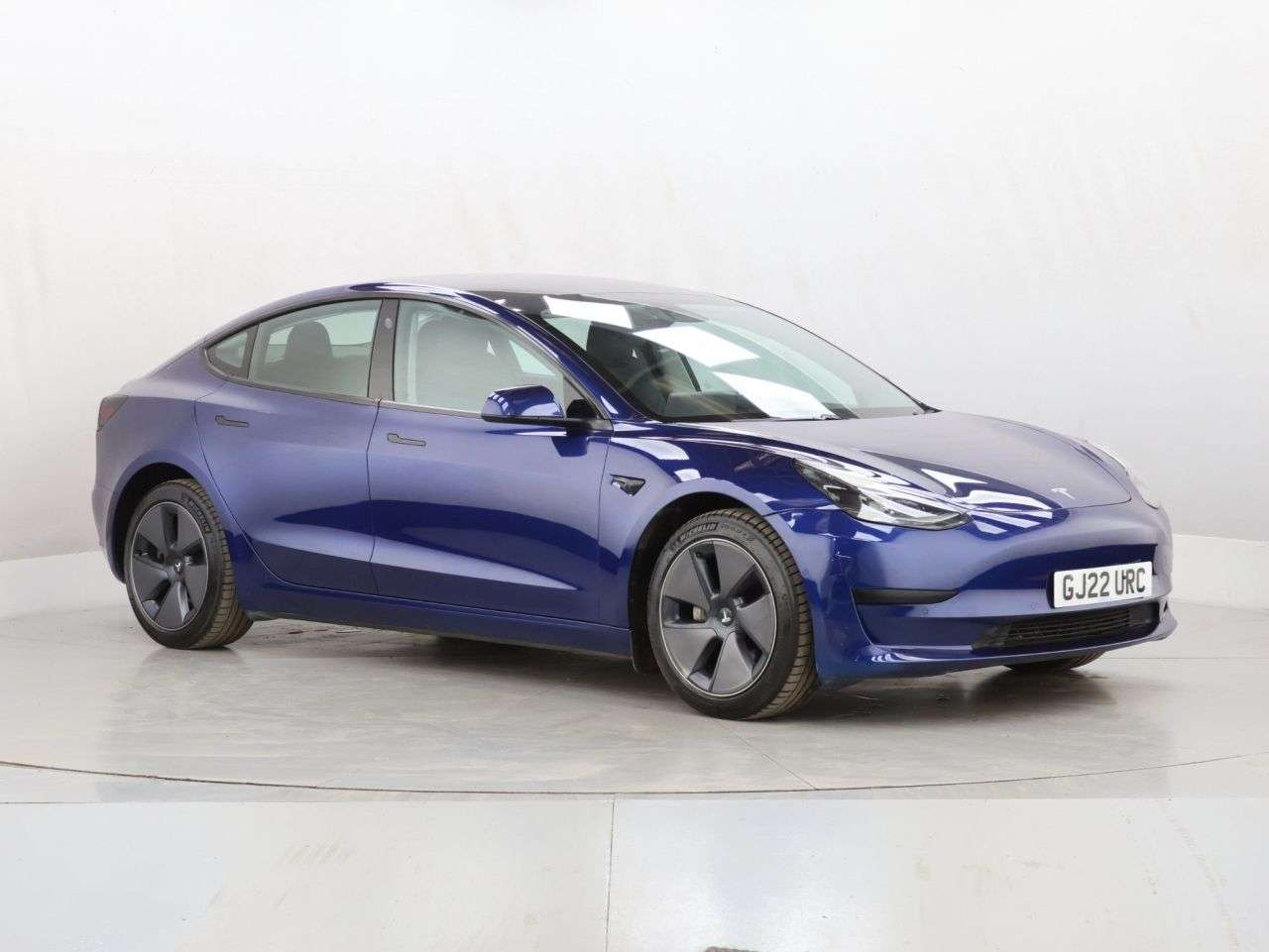 A 2022 TESLA MODEL 3 Standard Range Plus Saloon 4dr Electric Auto RWD (241 bhp) A 2022 TESLA MODEL 3 Standard Range Plus Saloon 4dr Electric Auto RWD (241 bhp)