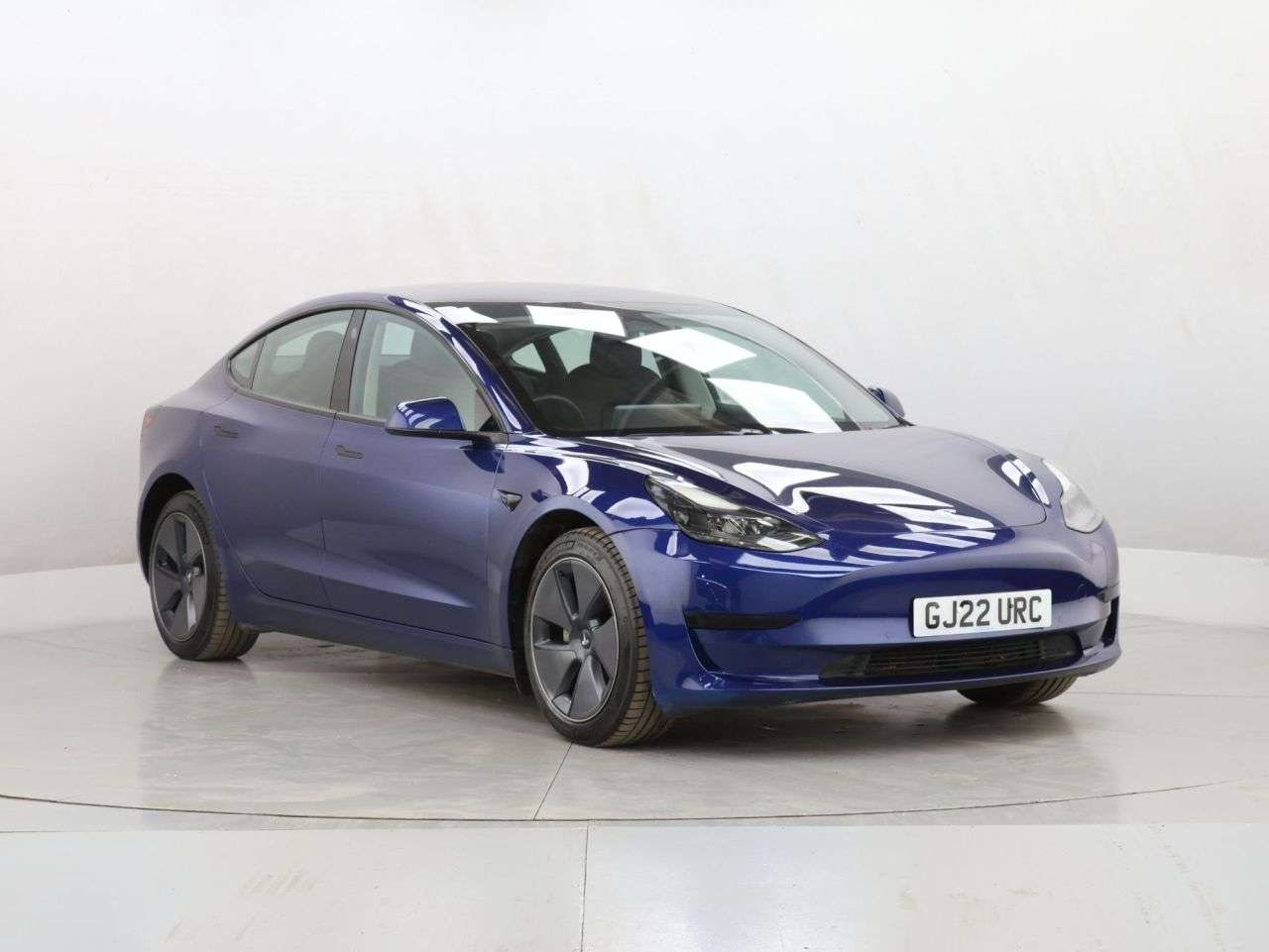 A 2022 TESLA MODEL 3 Standard Range Plus Saloon 4dr Electric Auto RWD (241 bhp) A 2022 TESLA MODEL 3 Standard Range Plus Saloon 4dr Electric Auto RWD (241 bhp)
