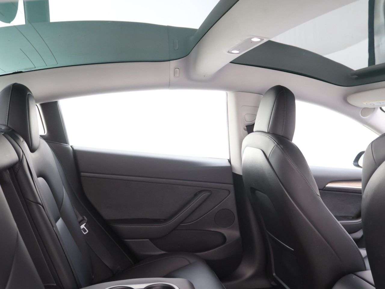 A 2022 TESLA MODEL 3 Standard Range Plus Saloon 4dr Electric Auto RWD (241 bhp) A 2022 TESLA MODEL 3 Standard Range Plus Saloon 4dr Electric Auto RWD (241 bhp)