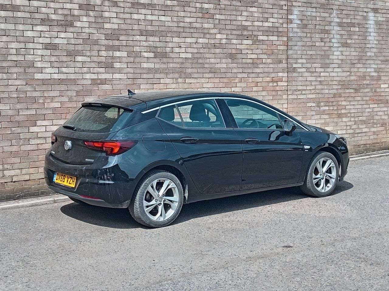 A 2018 VAUXHALL ASTRA 1.0i Turbo ecoTEC SRi Nav Hatchback 5dr Petrol Manual Euro 6 (s/s) (105 ps) A 2018 VAUXHALL ASTRA 1.0i Turbo ecoTEC SRi Nav Hatchback 5dr Petrol Manual Euro 6 (s/s) (105 ps)
