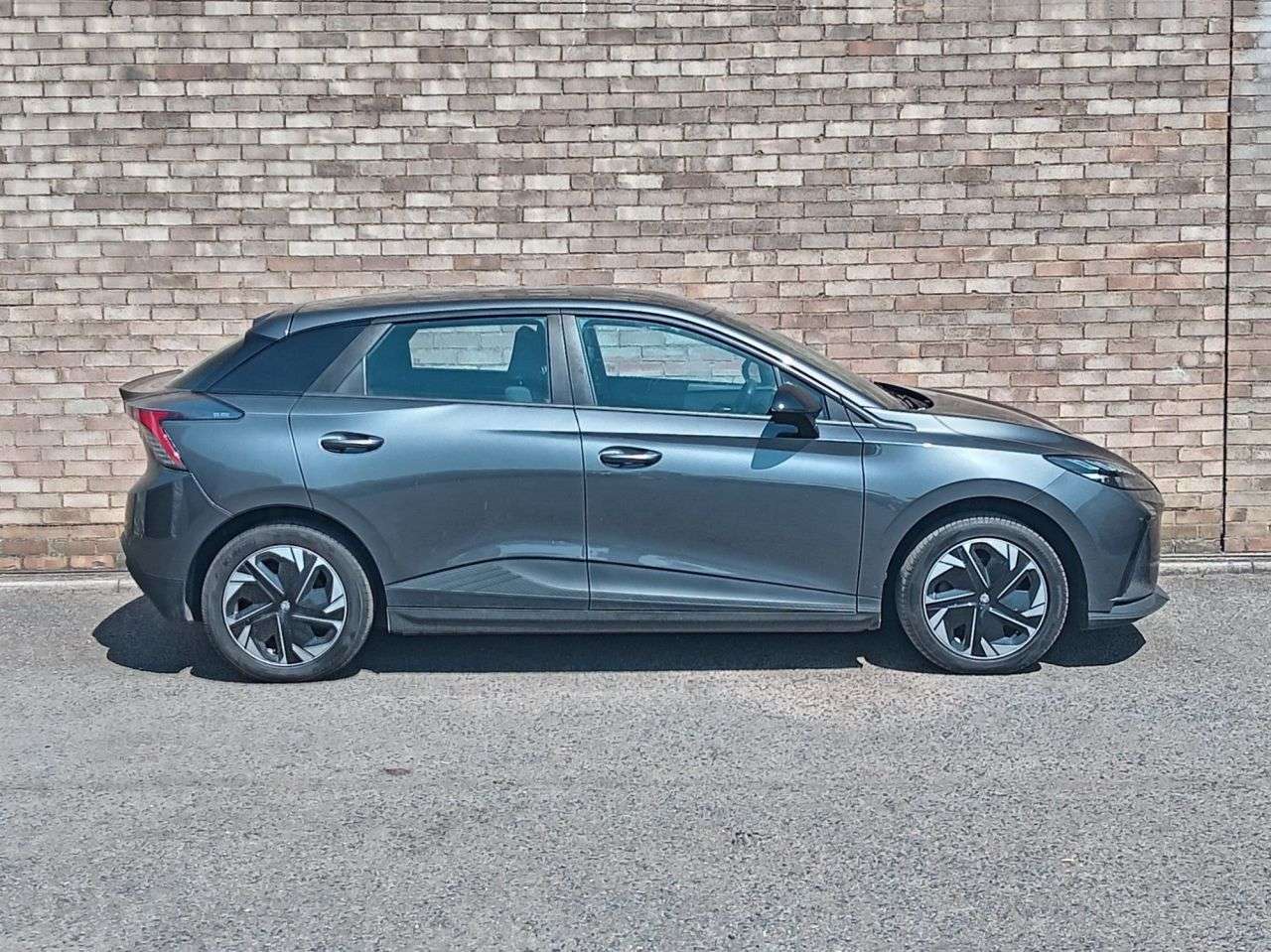 A 2023 MG MG 4 64kWh SE Long Range Hatchback 5dr Electric Auto (203 ps) A 2023 MG MG 4 64kWh SE Long Range Hatchback 5dr Electric Auto (203 ps)
