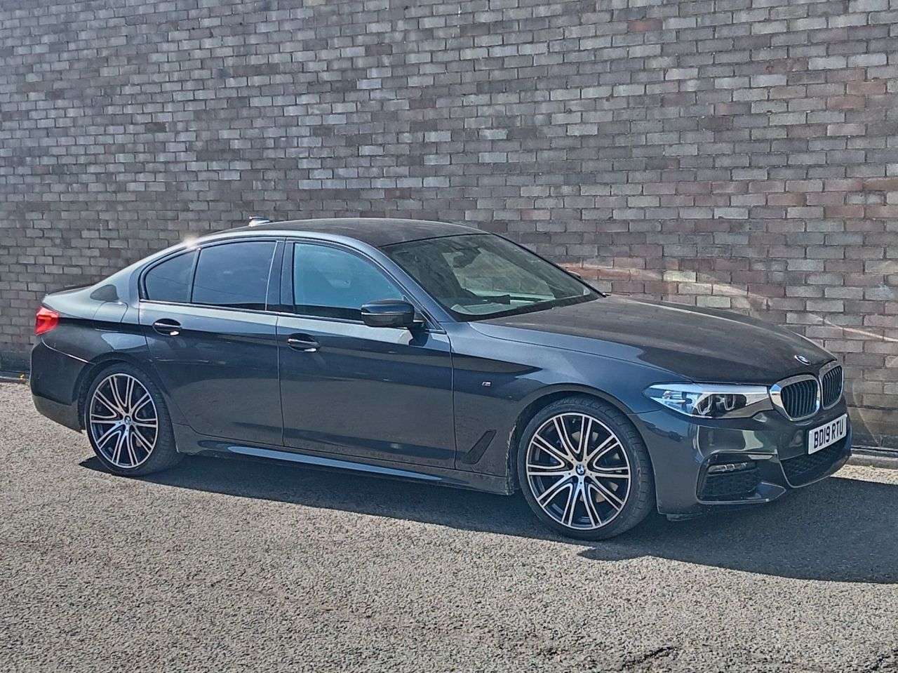 A 2019 BMW 5 SERIES 2.0 530i GPF M Sport Saloon 4dr Petrol Auto Euro 6 (s/s) (252 ps) A 2019 BMW 5 SERIES 2.0 530i GPF M Sport Saloon 4dr Petrol Auto Euro 6 (s/s) (252 ps)