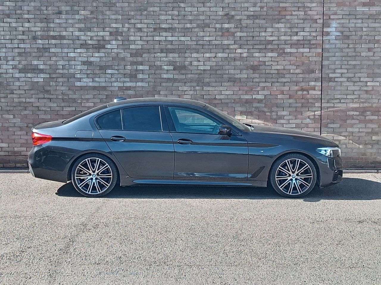 A 2019 BMW 5 SERIES 2.0 530i GPF M Sport Saloon 4dr Petrol Auto Euro 6 (s/s) (252 ps) A 2019 BMW 5 SERIES 2.0 530i GPF M Sport Saloon 4dr Petrol Auto Euro 6 (s/s) (252 ps)