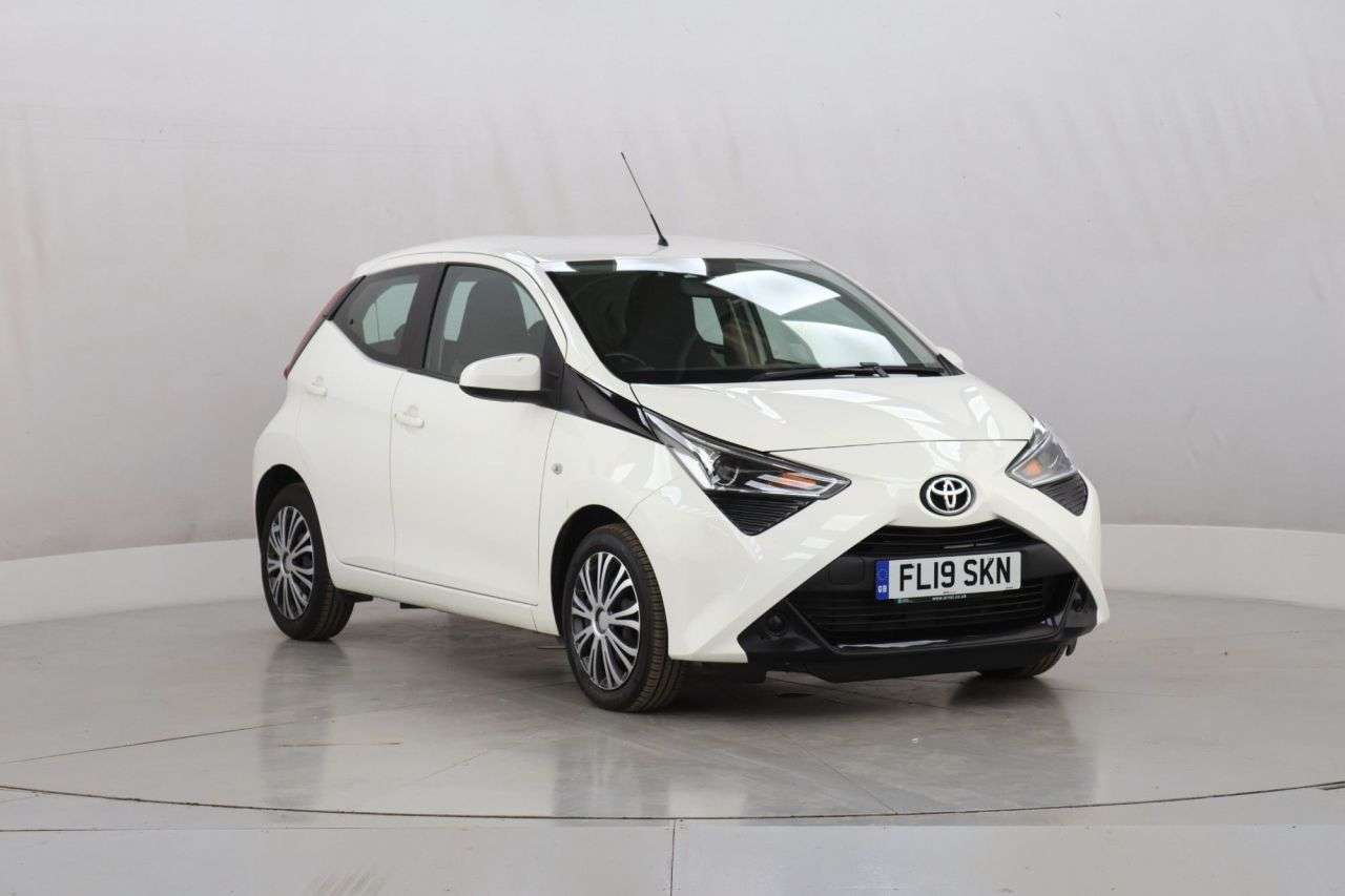 A 2019 TOYOTA AYGO 1.0 VVT-i x-play Hatchback 5dr Petrol x-shift Euro 6 (71 ps) A 2019 TOYOTA AYGO 1.0 VVT-i x-play Hatchback 5dr Petrol x-shift Euro 6 (71 ps)